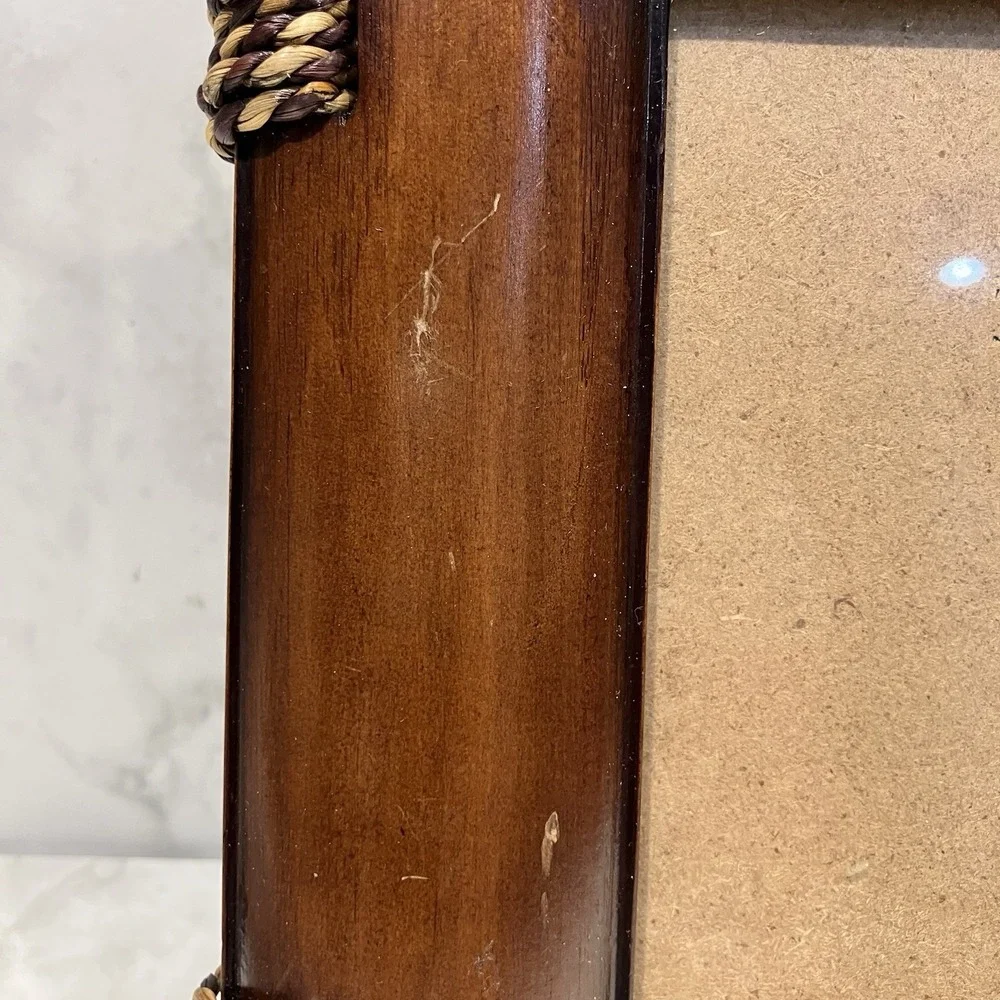 SICURA Woven Rattan Free Standing Frame for 4x6 photos **READ**
